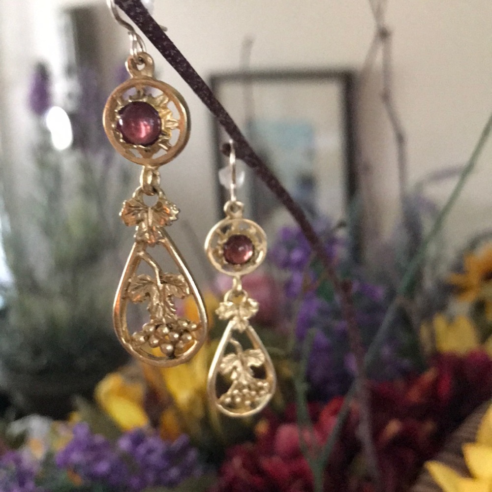 Gold tone grape detailed earrings